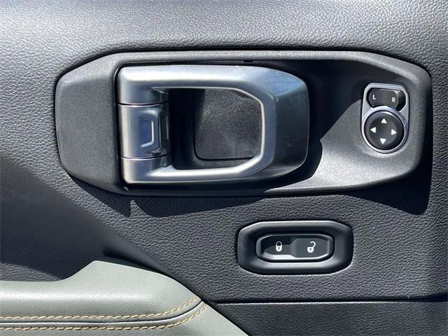 Photo of 2024 Anvil Clear Coat Jeep Gladiator