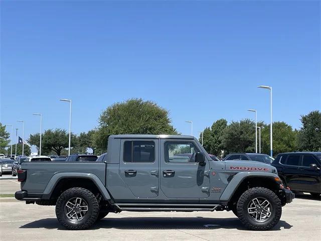 Photo of 2024 Anvil Clear Coat Jeep Gladiator