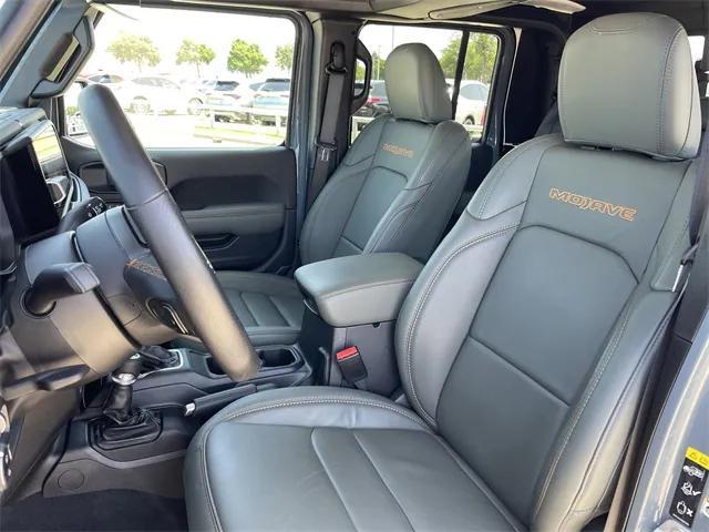 Photo of 2024 Anvil Clear Coat Jeep Gladiator