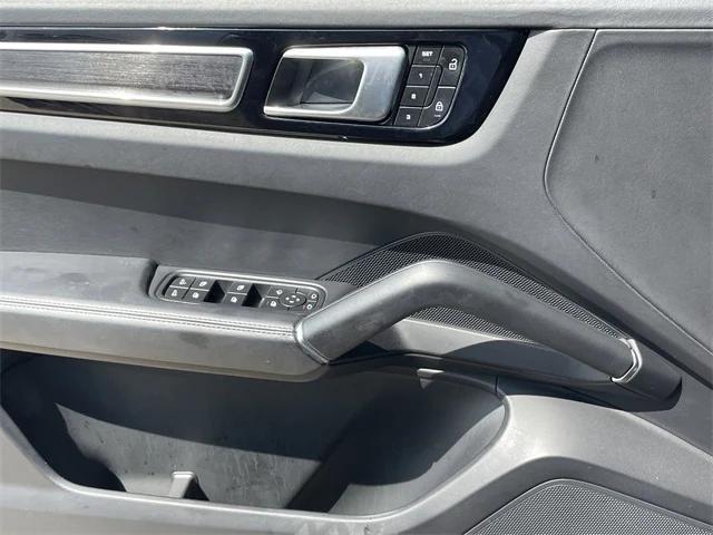 Photo of 2022 Black Porsche Cayenne