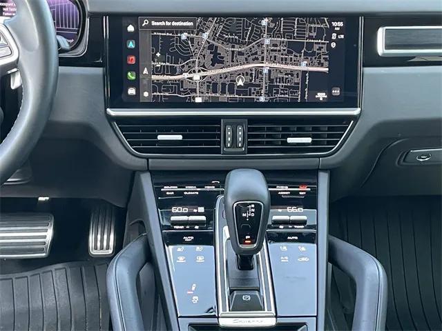 Photo of 2022 Black Porsche Cayenne