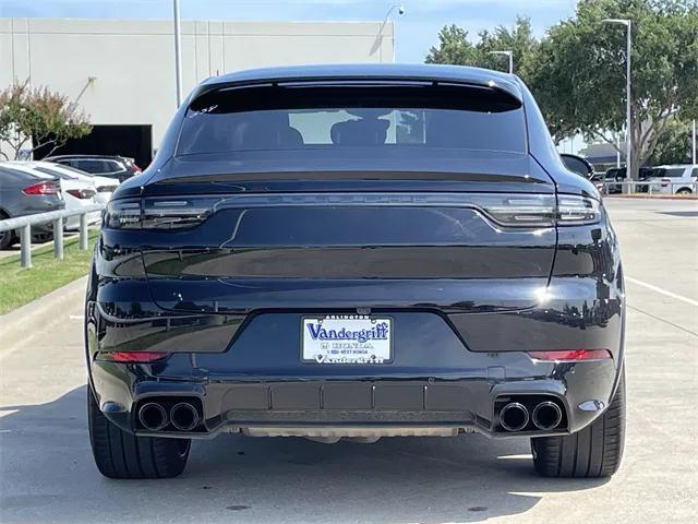 Photo of 2022 Black Porsche Cayenne