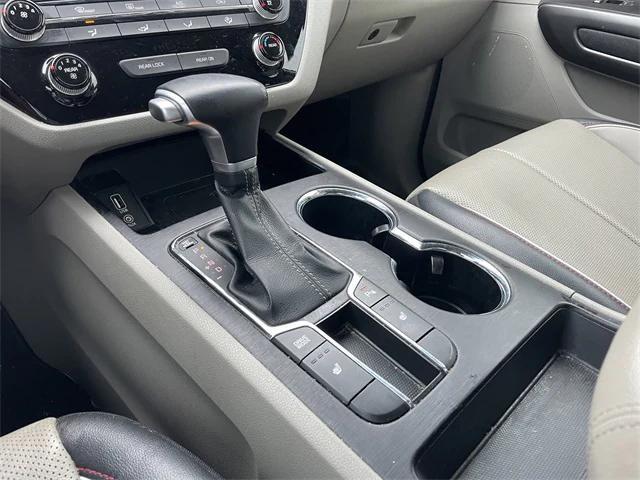 Photo of 2021 Silky Silver Kia Sedona