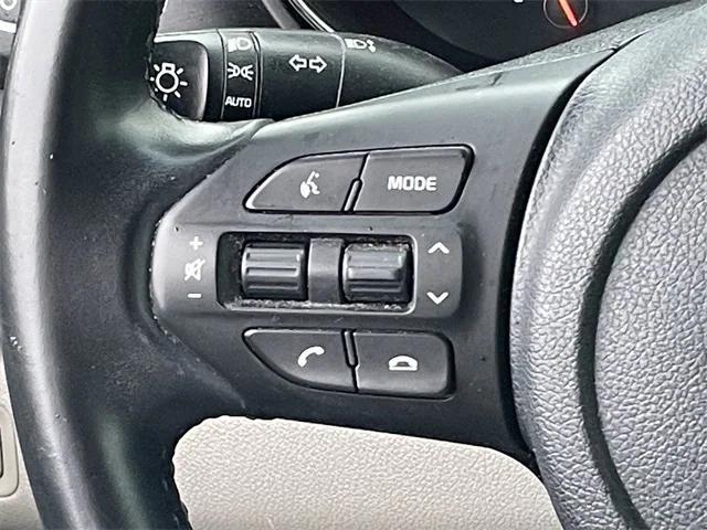 Photo of 2021 Silky Silver Kia Sedona