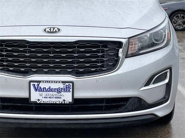 Photo of 2021 Silky Silver Kia Sedona