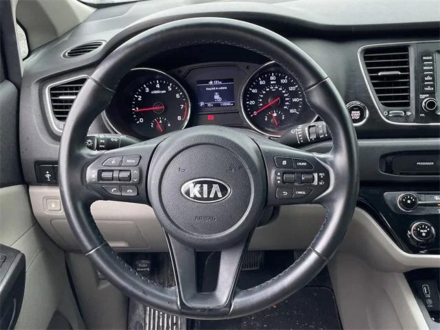 Photo of 2021 Silky Silver Kia Sedona