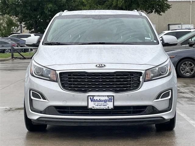 Photo of 2021 Silky Silver Kia Sedona