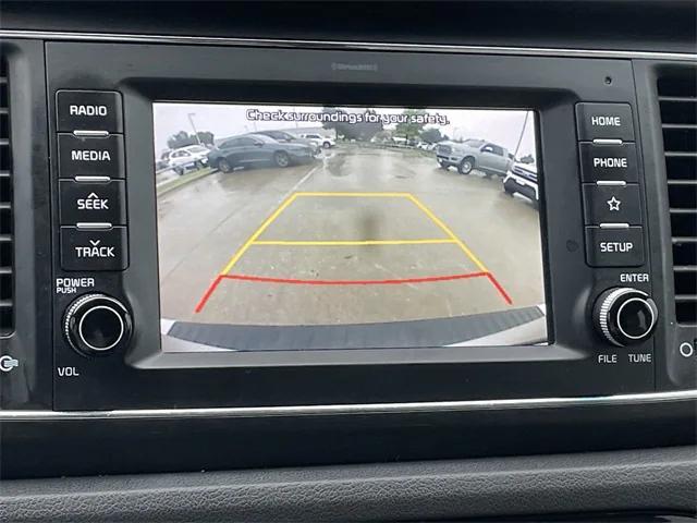 Photo of 2021 Silky Silver Kia Sedona