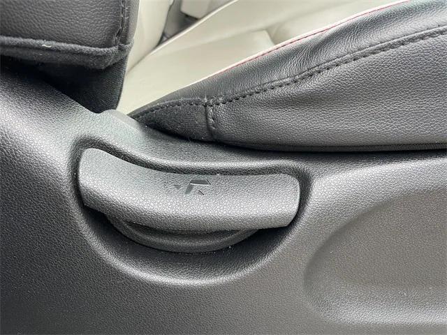 Photo of 2021 Silky Silver Kia Sedona