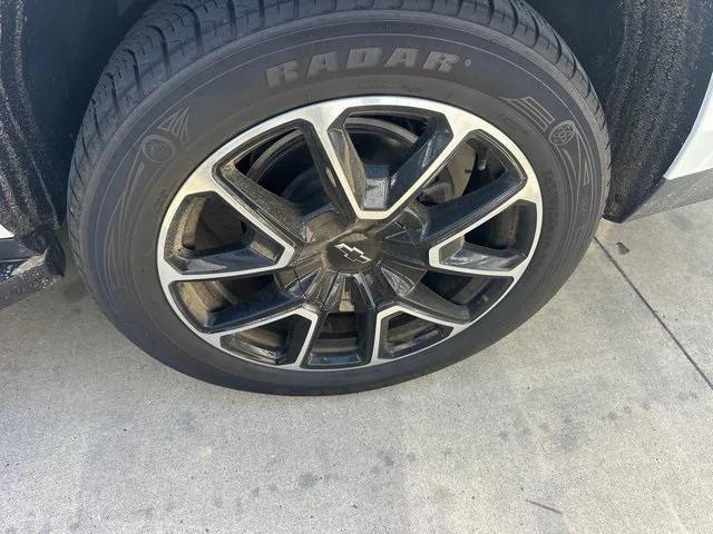 Photo of 2023 Summit White Chevrolet Suburban