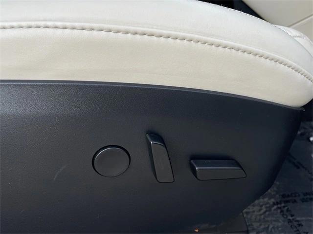 Photo of 2020 Pearl White Multi-Coat Tesla Model X