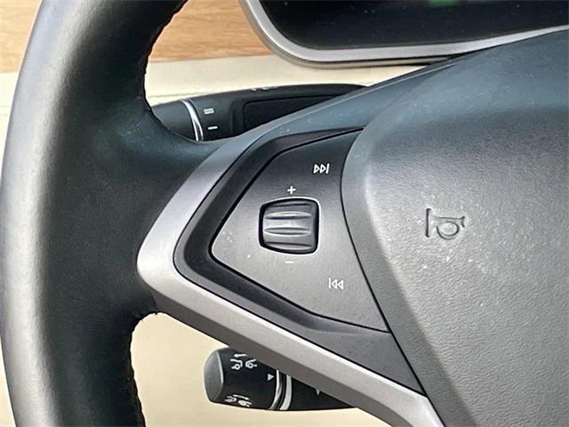 Photo of 2020 Pearl White Multi-Coat Tesla Model X