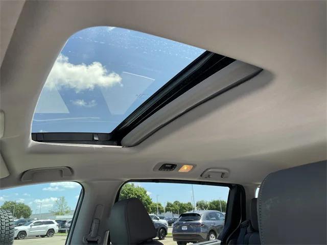 Photo of 2023 Lunar Silver Metallic Honda Odyssey