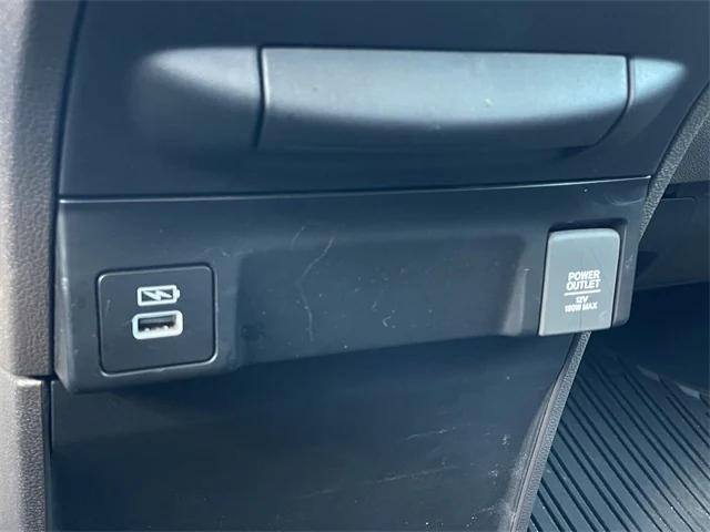 Photo of 2023 Lunar Silver Metallic Honda Odyssey