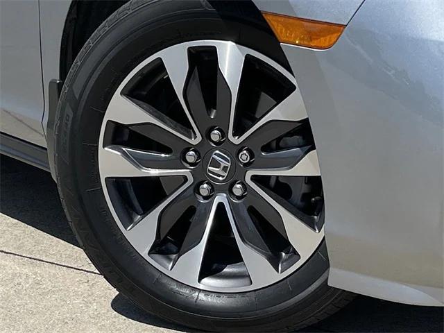 Photo of 2023 Lunar Silver Metallic Honda Odyssey