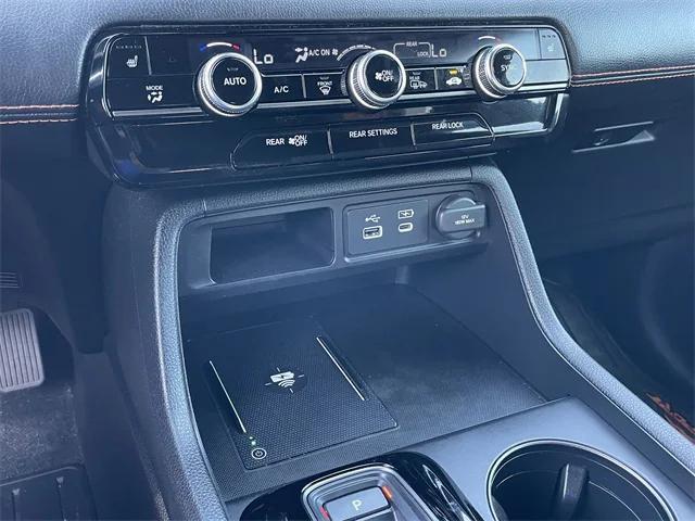 Photo of 2025 Platinum White Pearl Honda Pilot