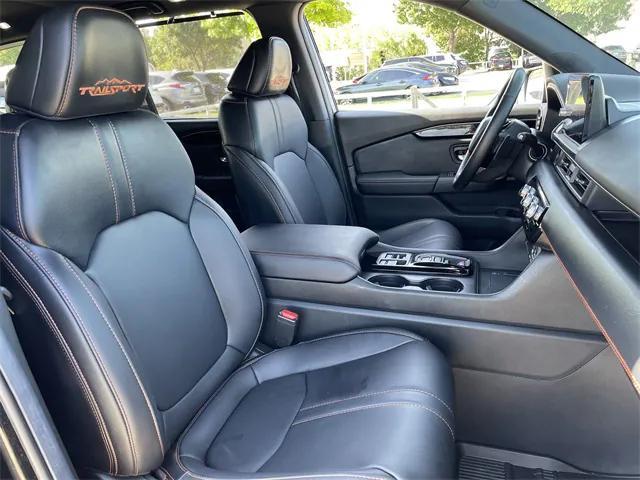 Photo of 2025 Platinum White Pearl Honda Pilot