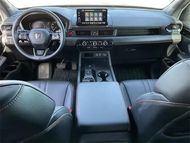 Photo of 2025 Platinum White Pearl Honda Pilot