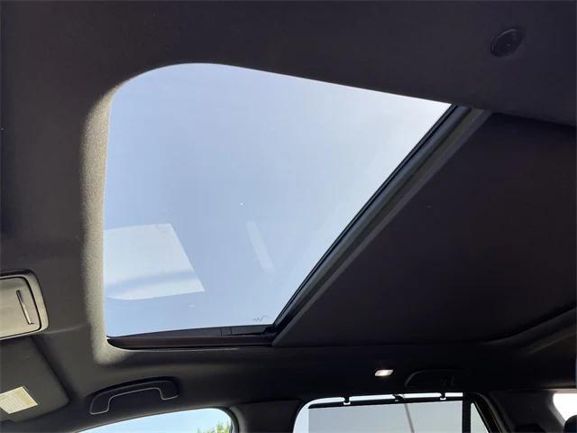 Photo of 2025 Platinum White Pearl Honda Pilot