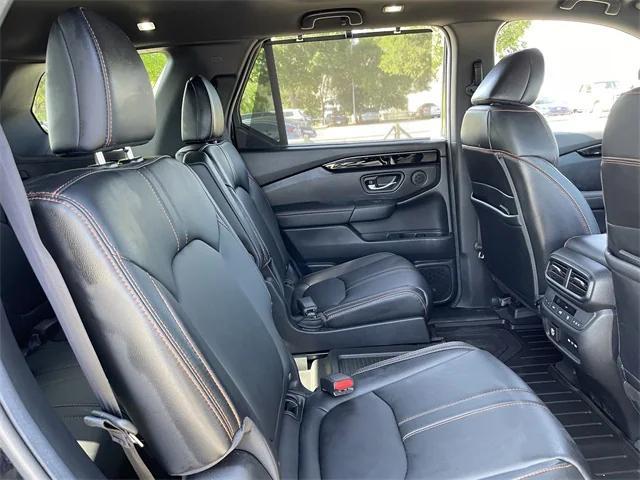 Photo of 2025 Platinum White Pearl Honda Pilot