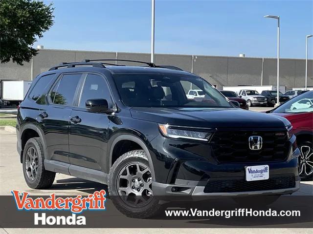 Photo of 2025 Platinum White Pearl Honda Pilot