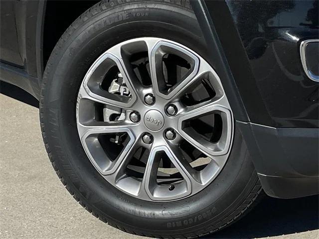 Photo of 2015 Brilliant Black Crystal Pearlcoat Jeep Grand Cherokee