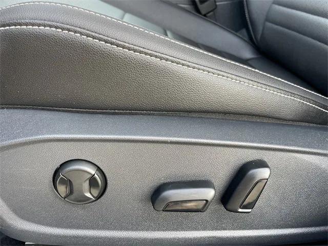 Photo of 2023 Platinum Gray Volkswagen Jetta