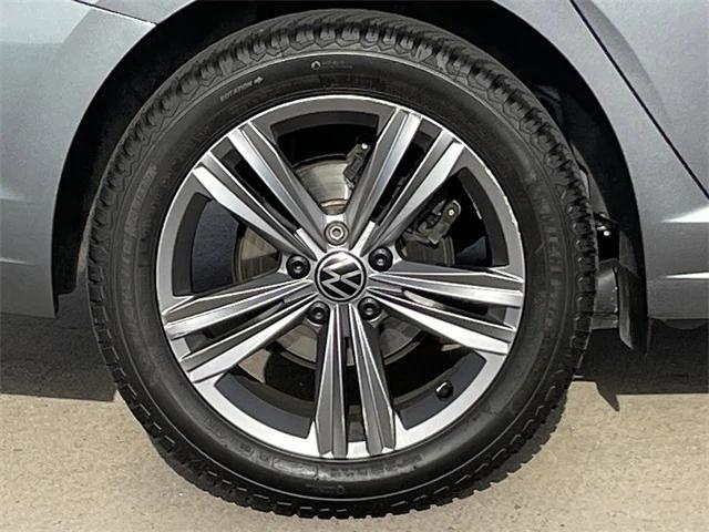 Photo of 2023 Platinum Gray Volkswagen Jetta