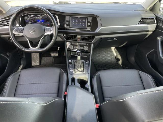 Photo of 2023 Platinum Gray Volkswagen Jetta