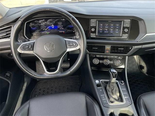 Photo of 2023 Platinum Gray Volkswagen Jetta