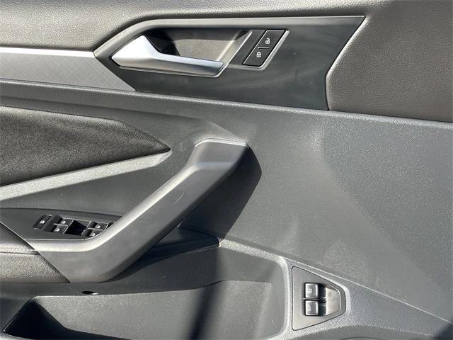Photo of 2023 Platinum Gray Volkswagen Jetta