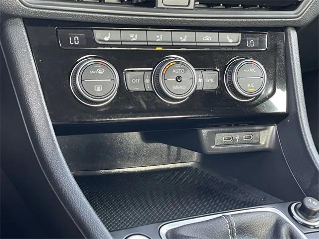 Photo of 2023 Platinum Gray Volkswagen Jetta