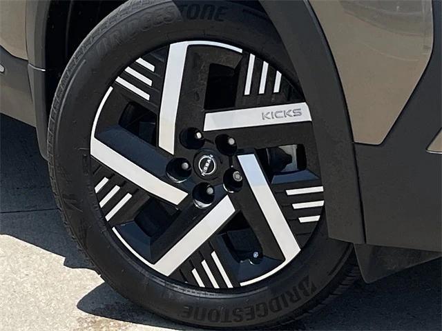 Photo of 2025 Canyon Bronze Nissan Kicks