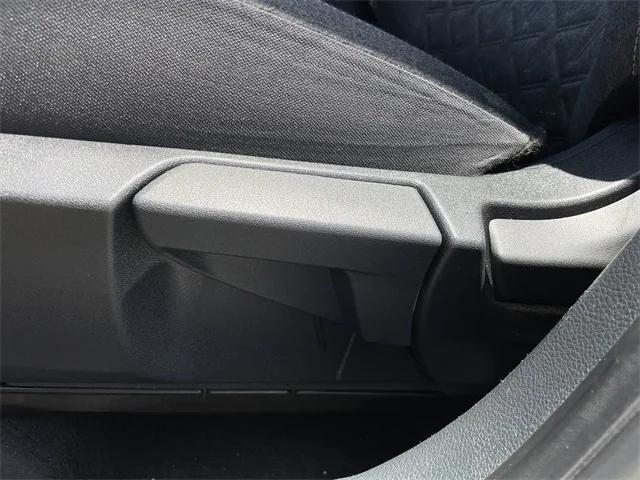 Photo of 2025 Canyon Bronze Nissan Kicks