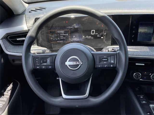 Photo of 2025 Canyon Bronze Nissan Kicks