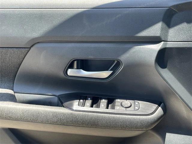 Photo of 2025 Canyon Bronze Nissan Kicks
