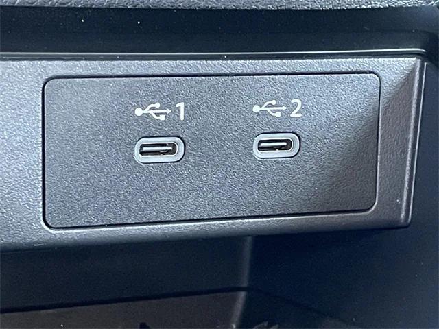 Photo of 2025 Canyon Bronze Nissan Kicks
