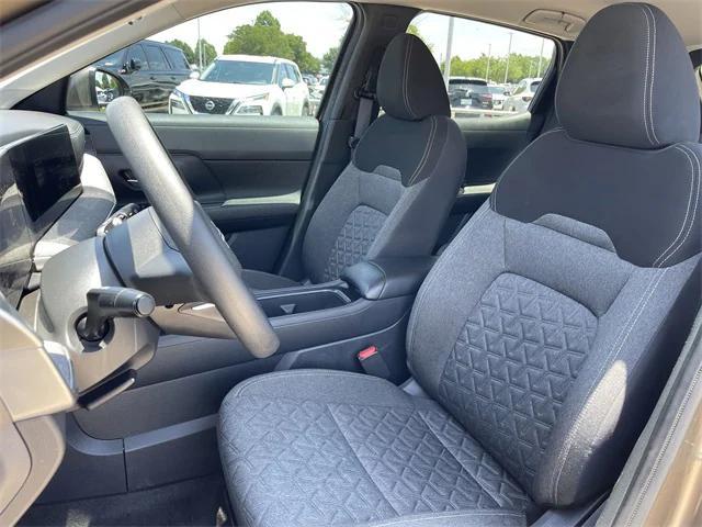 Photo of 2025 Canyon Bronze Nissan Kicks