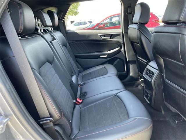 Photo of 2022 Carbonized Gray Ford Edge