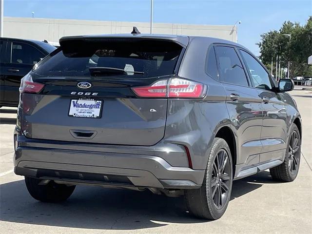 Photo of 2022 Carbonized Gray Ford Edge