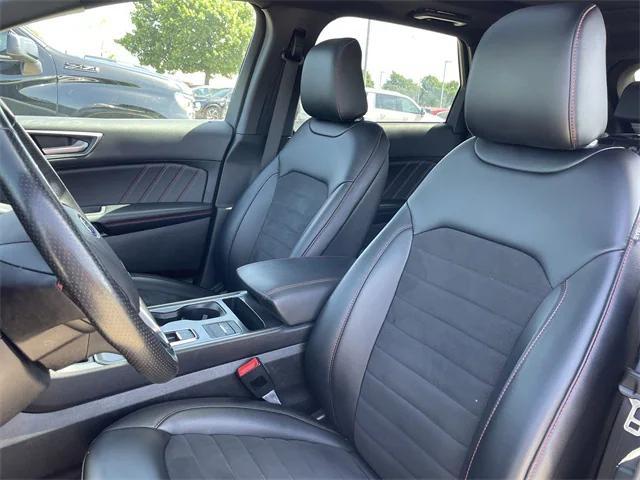 Photo of 2022 Carbonized Gray Ford Edge