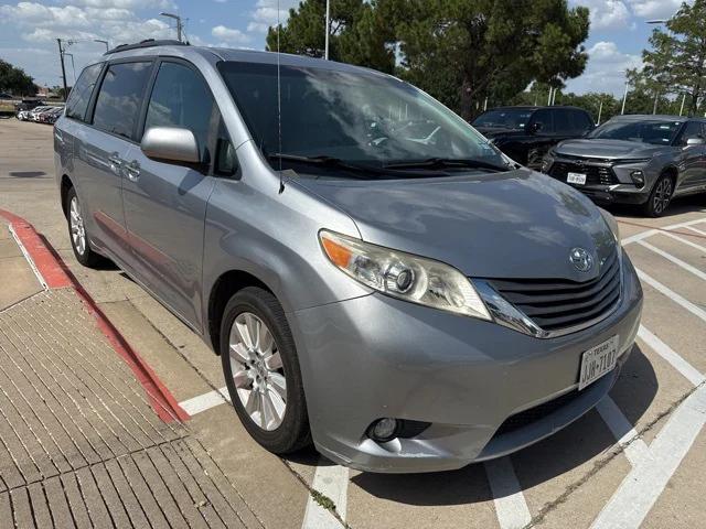 Photo of 2013 Silver Sky Toyota Sienna