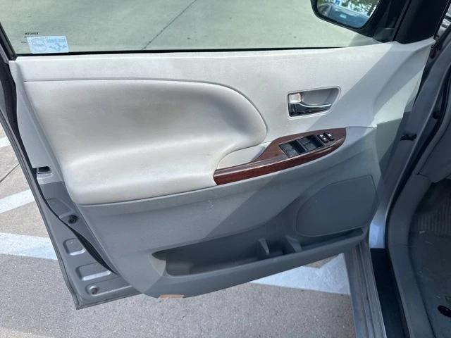 Photo of 2013 Silver Sky Toyota Sienna