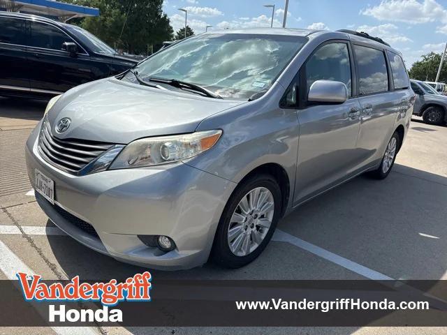 Photo of 2013 Silver Sky Toyota Sienna