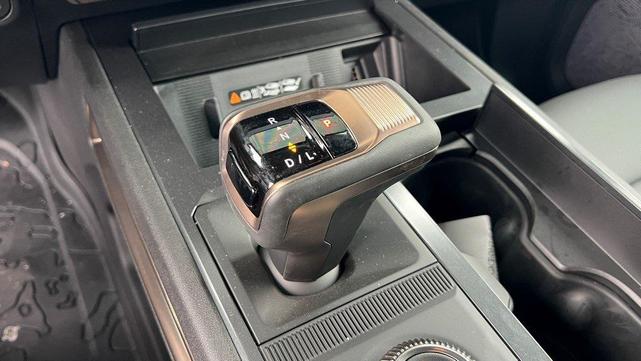 Photo of 2025 Interstellar White GMC HUMMER EV SUV