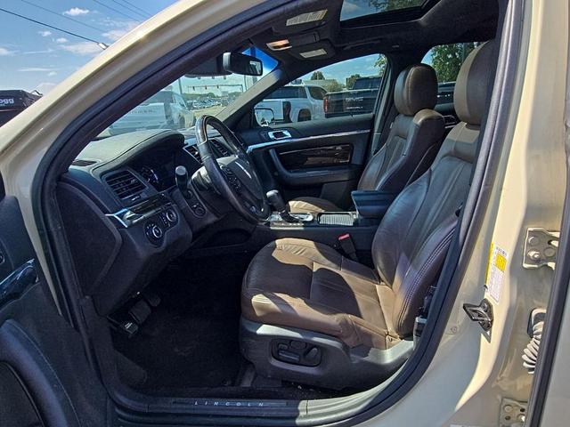 Photo of 2015 Platinum Dune Tri-Coat Lincoln MKS