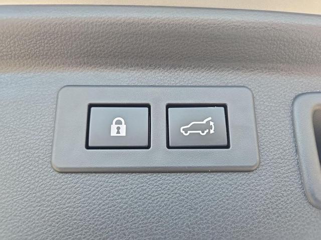 Photo of 2024 Ice Silver Metallic Subaru Forester