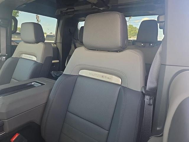 Photo of 2025 Interstellar White GMC HUMMER EV Pickup