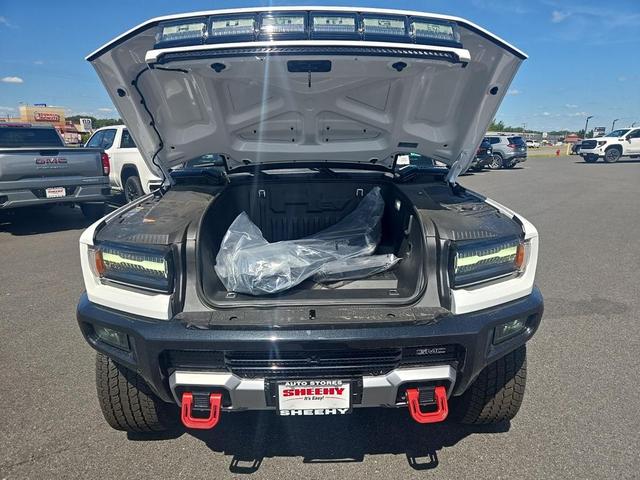 Photo of 2025 Interstellar White GMC HUMMER EV Pickup