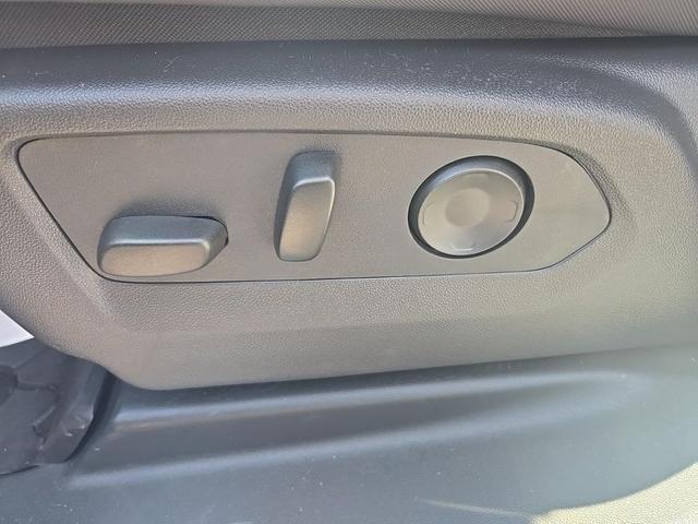 Photo of 2025 Interstellar White GMC HUMMER EV Pickup